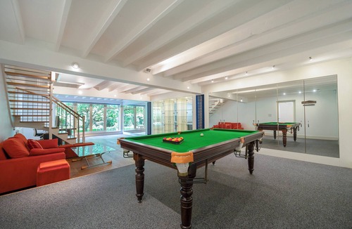 Borehamwood House | Willow Lodge 5,800 SQFT Quiet Luxury Living - Pass the Keys