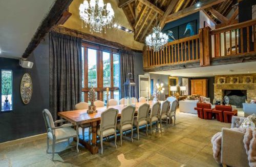 Chipping Campden House | Willowberry Barn - Exclusive Home with Hot Tub