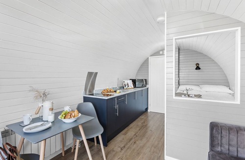 Wells Cabin | Windsor Glamping Pod- Free Wi-Fi, Hot Tub