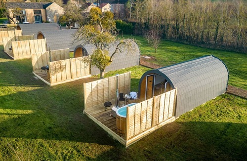 Wells Cabin | Windsor Glamping Pod- Free Wi-Fi, Hot Tub
