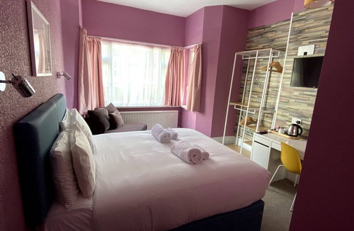 Riverside House | WiseStay