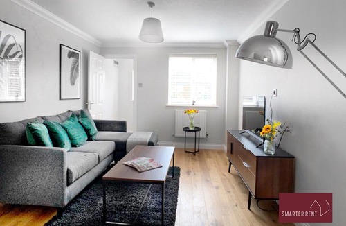 Wokingham Apartment | Wokingham 2 Bedroom Flat - Private Entrance