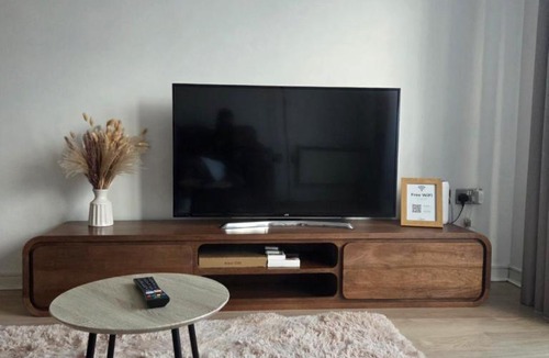 Wolverhampton Apartment | Wolverhampton Apartment with Free Parking 1 minute from the train station
