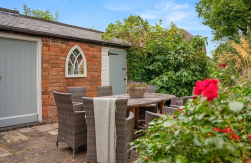 Kineton Cottage | Woodfields, Kineton, Stratford-on-Avon - sleeps 8 guests in 4 bedrooms