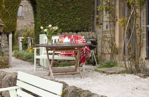 Rowsley Cottage | Woodside Cottage, Year-Round Indoor Pool, 3 Miles from Chatsworth. Sleeps 2-4