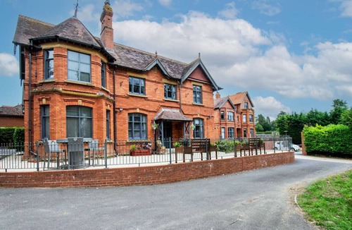 Yeovil Apartment | Work or Relax; Studio w/Free Parking & Gym Access