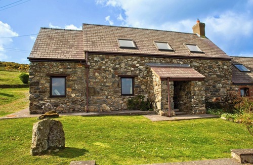 Goodwick Cottage | Y Bwthyn, Fishguard - Three Bedroom Cottage, Sleeps 6