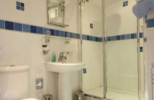 Dinas Cross Bed & Breakfast | Y Garth B&B