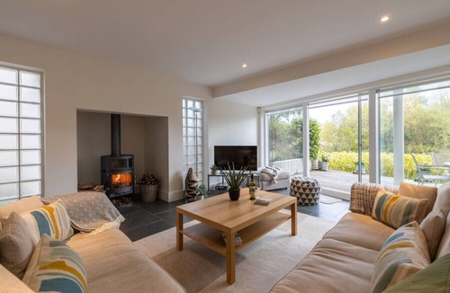 Cirencester Villa | Yew Tree Lodge - CW85 - HOT TUB - Lakeside Spa Property