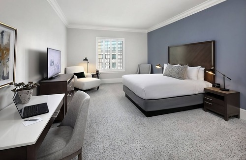 Winters Hotel | Your Relaxing Getaway Awaits! Pets Are Welcome, Free Parking!
