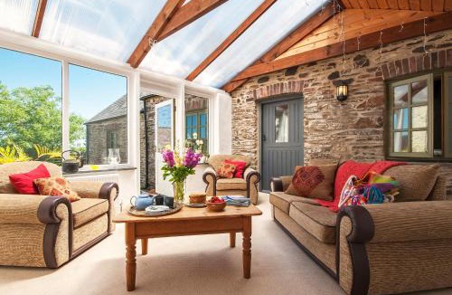 Haverfordwest House | Yr Hen Gof