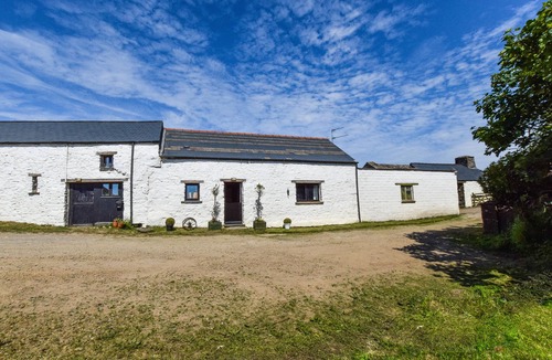 St Brides House | Ysgubor - Two Bedroom House, Sleeps 4