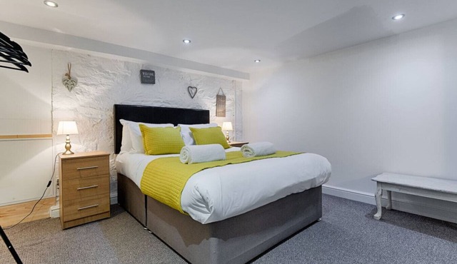 1 Bed Home Parking Great for Contractors