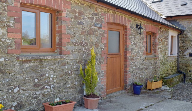 1 bedroom accommodation in Cwmsychpant, near Lampeter