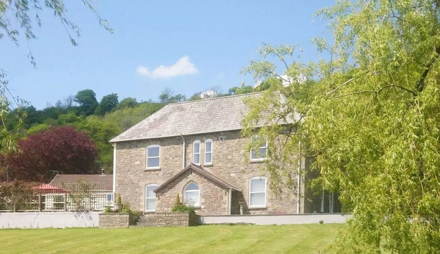 1 bedroom accommodation in Llanfynydd