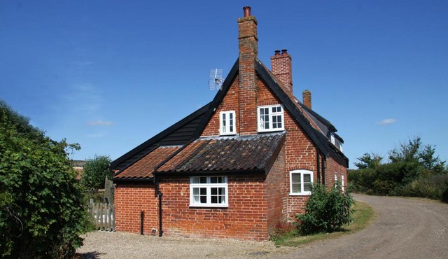 1 Grange Cottages, Westleton