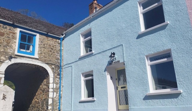 18th-century former Welsh Mill, only steps to Lower town harbour & Coastal path
