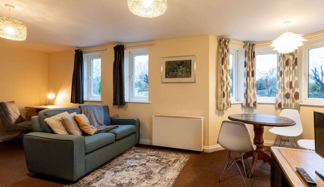 1BR Headington Flat | Central & Free Parking