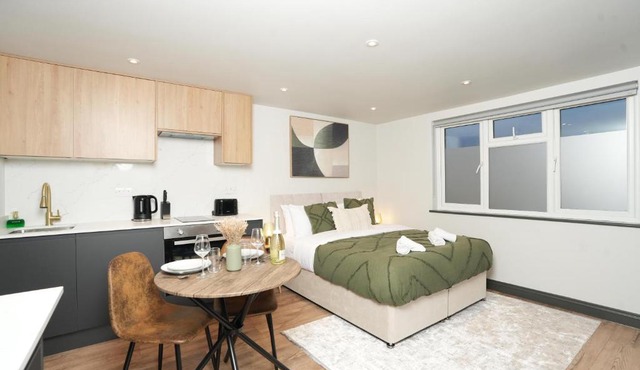 1BR Studio Quiet Retreats Piccadilly Workspace Wifi And Parking