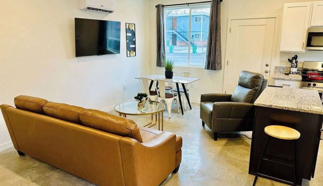 2 Baths/Sleeps7/Pets Ok