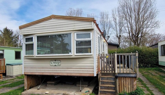 2 Bed Lodge - Parking, Garden, Pets