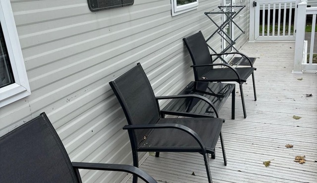 2 bed-Sleeps 6-Pets-Free Parking