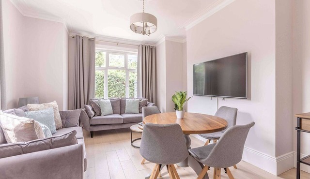 2 Bed - Windsor Castle & Ascot Races By Tempstay