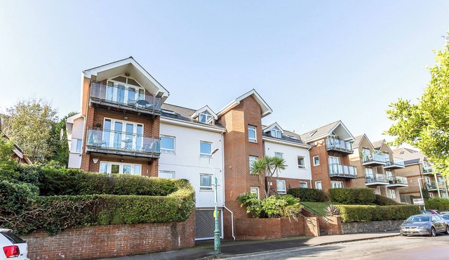 2 bedroom accommodation in Bournemouth