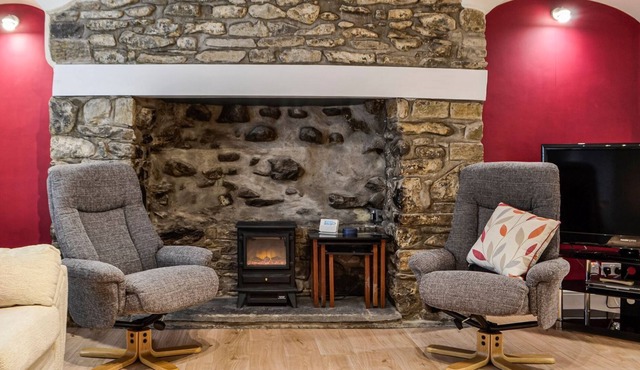 2 bedroom accommodation in Llanfynydd