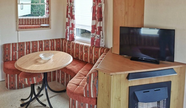 2 bedroom accommodation in Cross Inn, Nr New Quay