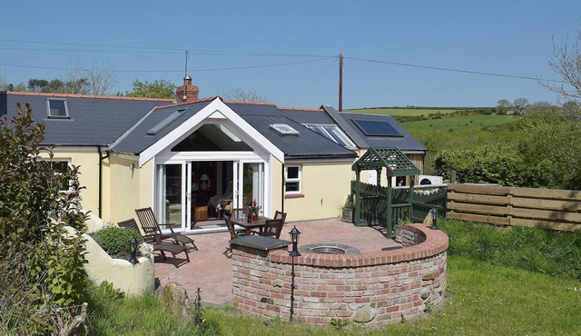 2 bedroom accommodation in near Dwrbach, Fishguard