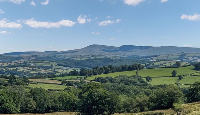 2 bedroom accommodation in Llanwrda
