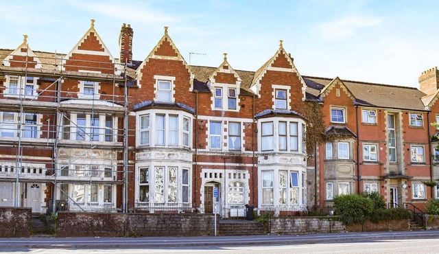 2 bedroom accommodation in Cardiff