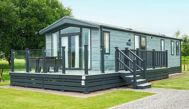 2 bedroom accommodation in Landford, Nr Salisbury