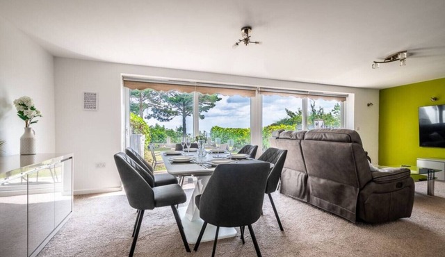 2 BR Seaside Flat/Parks 2 - Garden & Ocean Views