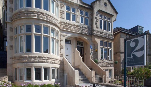 2 Crescent Gardens