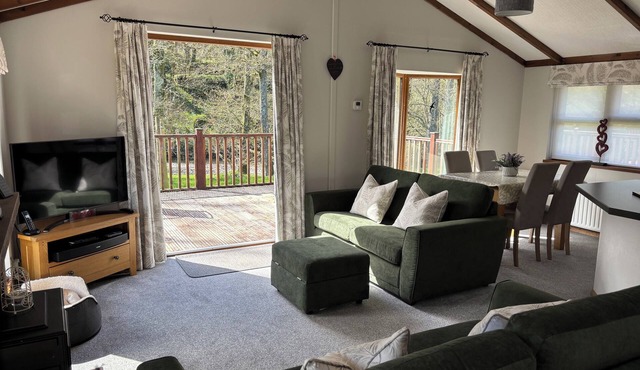 2 Riverside Lodge