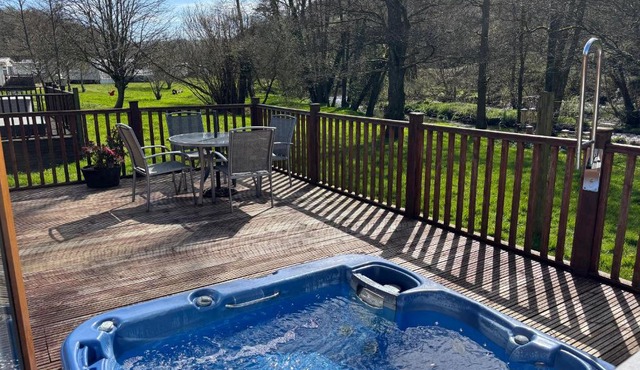 2 Riverside Lodge