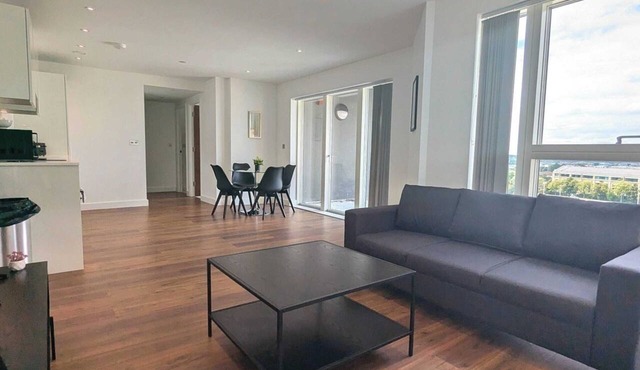 2BR Apt Bracknell | Parking | Nr Ascot Racecourse
