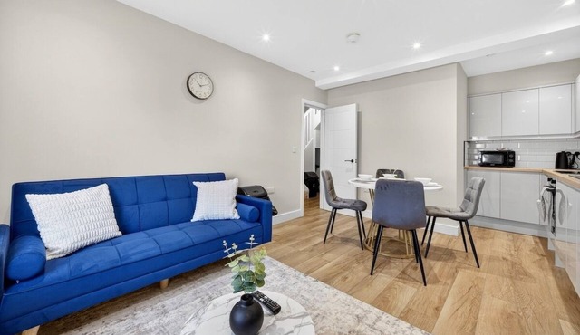 2BR - Free Parking - Work Space - Fast Wi-Fi