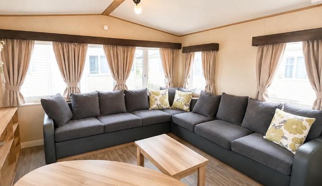 3-Bed Coastal Caravan Near the Beach