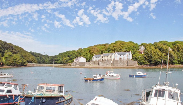 3 bedroom accommodation in Blackbridge, near Milford Haven