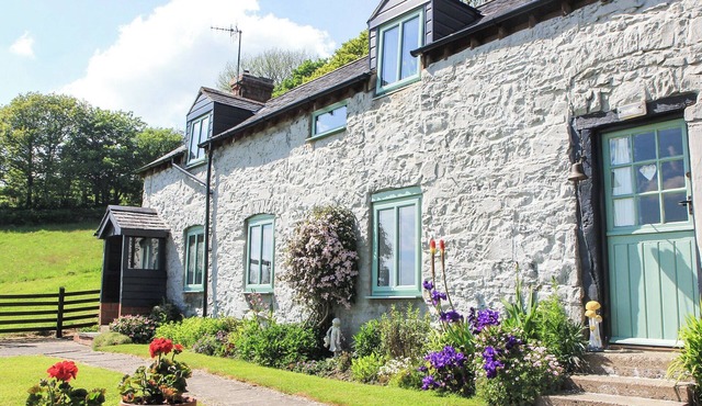 3 bedroom accommodation in Llanfyllin