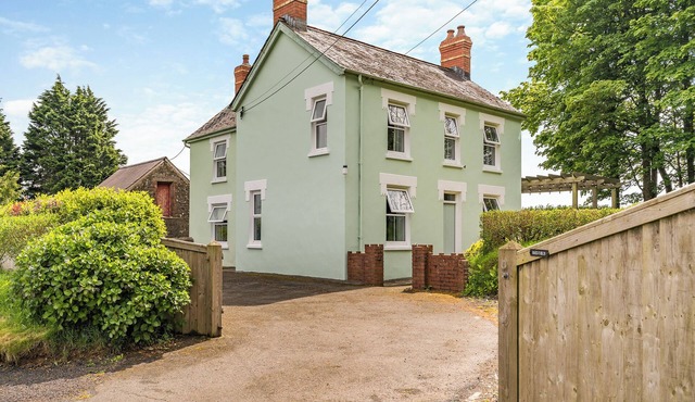3 bedroom accommodation in Pentregat