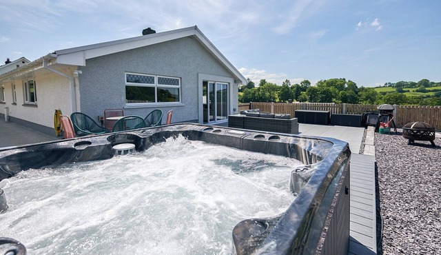 3 bedroom accommodation in Cribyn, near Lampeter