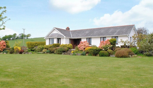 3 bedroom accommodation in Bwlchyfadfa, Talgarreg