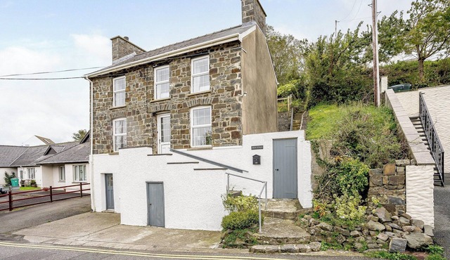 3 bedroom accommodation in New Quay