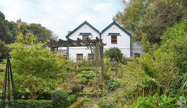 3 bedroom accommodation in Llanbedrgoch, Anglesey