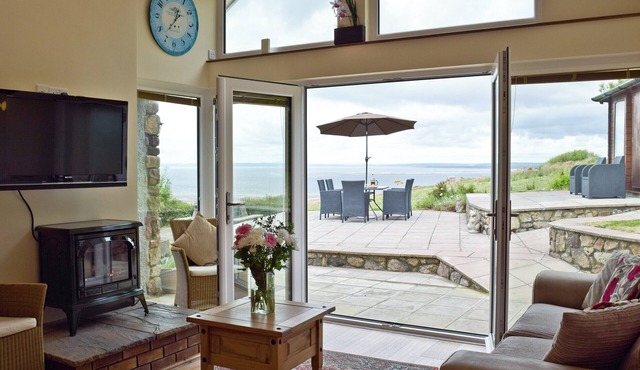 3 bedroom accommodation in Llangennith, near Swansea