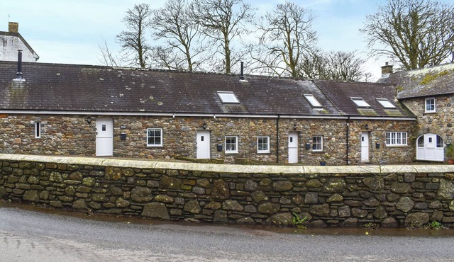 3 bedroom accommodation in Roch